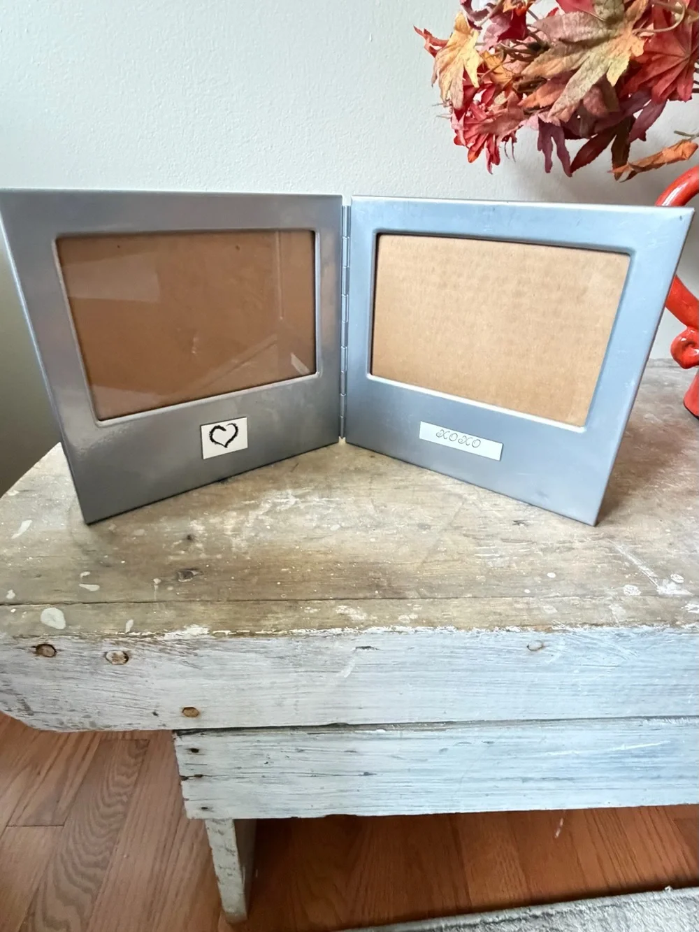 Modern metallic hinged double picture frame 4 by 6
